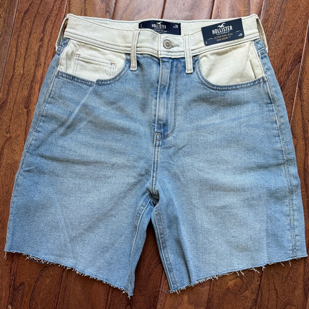 Hollister Ultra High-Rise Dad short waist 26, size 3 NWT